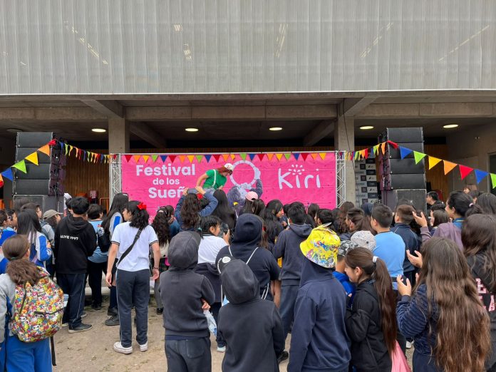 “Festival de los Sueños”: así fue la jornada de ciencia, arte y juego que convocó a cientos de niños y niñas en Santiago “Festival de los Sueños”: así fue la jornada de ciencia, arte y juego que convocó a cientos de niños y niñas en Santiago