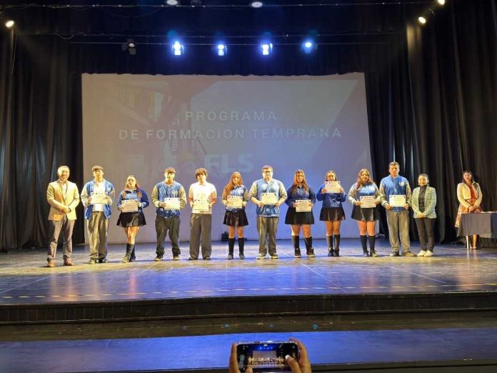 107 estudiantes de Casablanca completaron formación técnica para la industria minera tras una tercera versión del “Programa de Formación Temprana FLS”