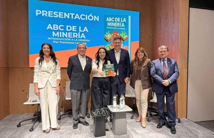 “ABC de la minería” de Francisco Lecaros nuevo libro llega para educar y acercar la minería a estudiantes, docentes y comunidades “ABC de la minería” de Francisco Lecaros: nuevo libro llega para educar y acercar la minería a estudiantes, docentes y comunidades