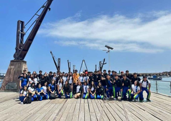 Antofagastinidad en acción profesor transforma el centro histórico en aula viva (1) Antofagastinidad en acción: profesor transforma el centro histórico en aula viva