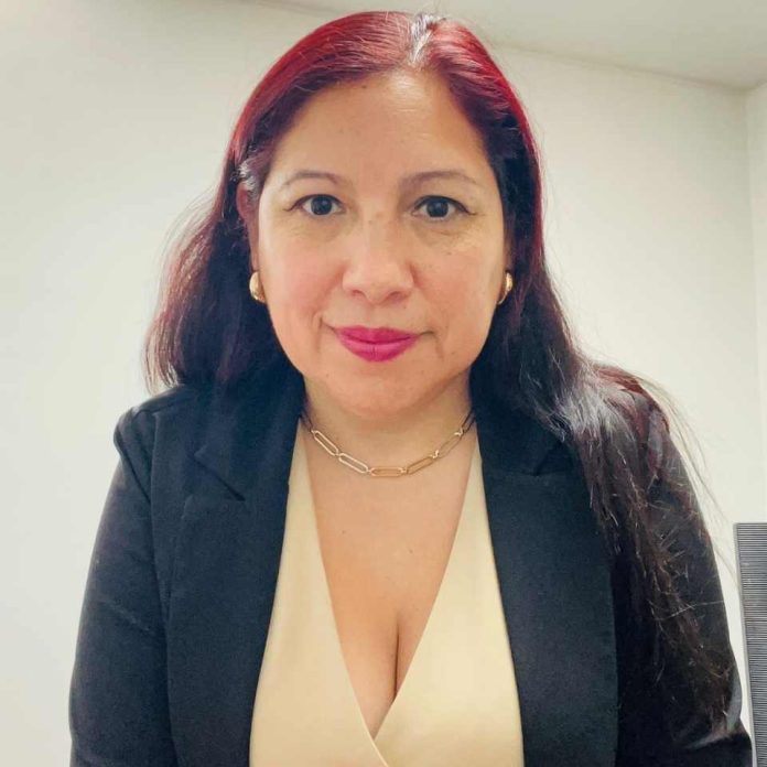 Celulares en los colegios: Más que prohibición, una oportunidad para alfabetizar