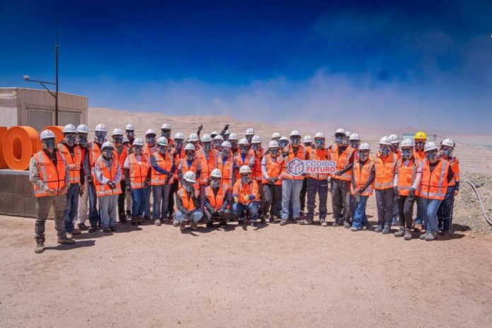 Código Futuro supera los 8 mil estudiantes capacitados y anuncia dos nuevos liceos para 2026