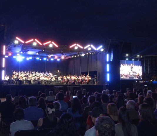 Concierto sinfónico de fin de año reunió a miles de familias en Talca