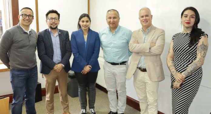 Especialistas analizan los desafíos y oportunidades de la descentralización en Chile y América Latina Especialistas analizan los desafíos y oportunidades de la descentralización en Chile y América Latina