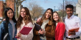 Estudiantes chilenos podrán postular a becas OEA–VIU para maestrías online