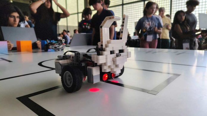 Final nacional de Liga Robótica reunirá a 180 estudiantes y definirá viajes a Canadá y Colombia Final nacional de Liga Robótica reunirá a 180 estudiantes y definirá viajes a Canadá y Colombia