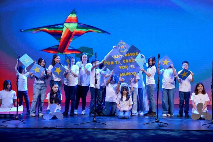 Gala Final de la Escuela de Talentos de Falabella reunió a 100 estudiantes de cuatro regiones del país en el Teatro Municipal de Santiago