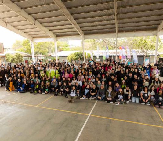 L’Oréal Groupe Chile sorprende a Liceo Industrial Hardware con renovación de sus espacios, chequeo de lunares y cortes de pelo