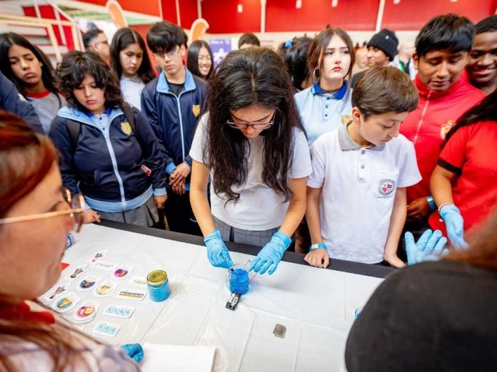 Más de 1.200 estudiantes de Antofagasta desarrollan habilidades científicas y tecnológicas con programa de Escondida BHP Más de 1.200 estudiantes de Antofagasta desarrollan habilidades científicas y tecnológicas con programa de Escondida | BHP