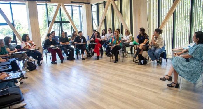 Más de 90 investigaciones abordan violencia digital, memoria sísmica y género en la I Jornada de Estudios de Género de La Araucanía UCT Más de 90 investigaciones abordan violencia digital, memoria sísmica y género en la I Jornada de Estudios de Género de La Araucanía UCT