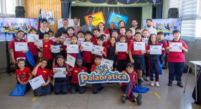 Mineduc lanza Palabrática, un juego de cartas para fortalecer aprendizajes en Matemática y Lectura en la escuela y en familia Mineduc lanza Palabrática, un juego de cartas para fortalecer aprendizajes en Matemática y Lectura en la escuela y en familia