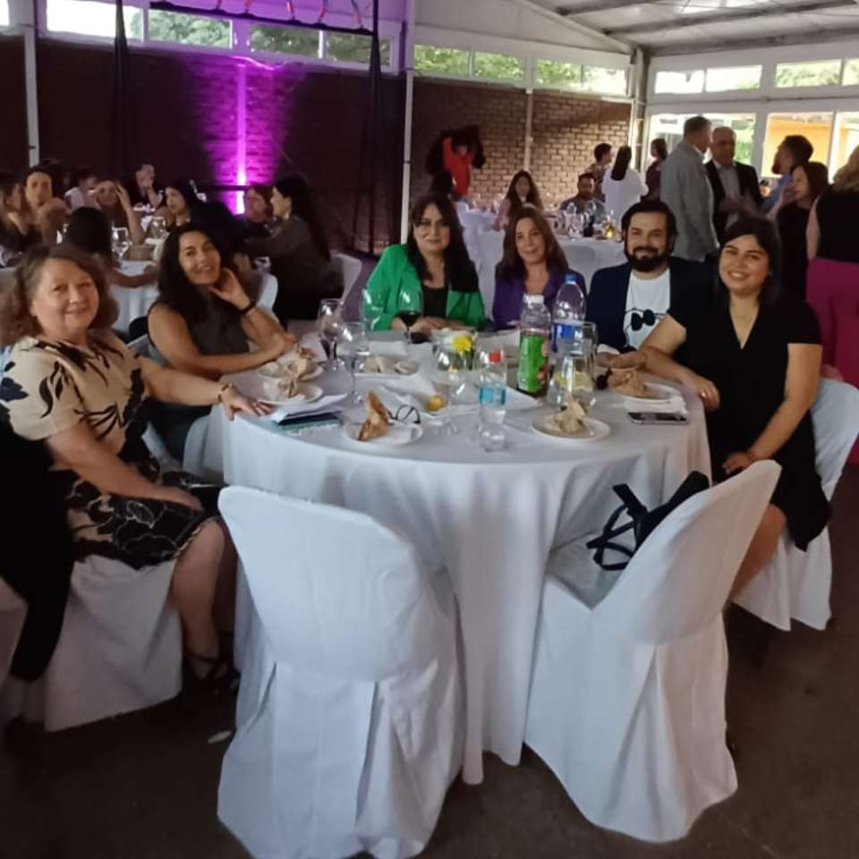 Portal Educa cubrió el desfile CET Chile: Estudiantes de Vestuario y Confección Textil, presentaron "Eternal Elegance"