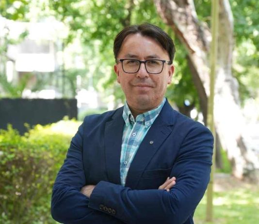 Profesor chileno es seleccionado entre los mejores 50 docentes del mundo