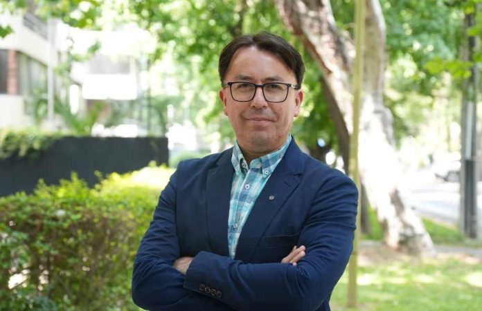 Profesor chileno es seleccionado entre los mejores 50 docentes del mundo Profesor chileno es seleccionado entre los mejores 50 docentes del mundo