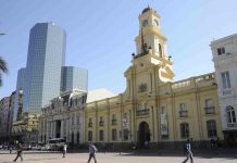 SANTIAGO EN 100 PALABRAS INICIA LA CELEBRACIÓN DE SUS 25 AÑOS CON UNA CÁPSULA DEL TIEMPO EN PLAZA DE ARMAS