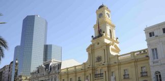 SANTIAGO EN 100 PALABRAS INICIA LA CELEBRACIÓN DE SUS 25 AÑOS CON UNA CÁPSULA DEL TIEMPO EN PLAZA DE ARMAS