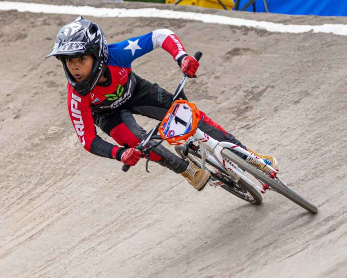 “Sueño con ganar el mundial”: Estudiante de Peñalolén se consagró doble tetracampeón nacional de BMX Race