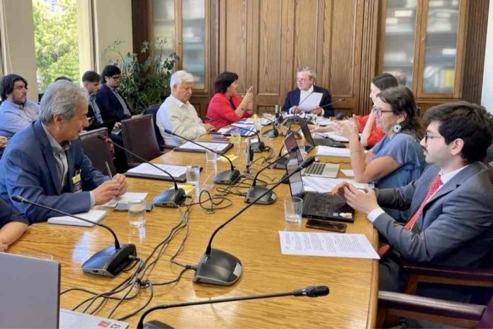 Comisión de Educación del Senado aprueba en general proyecto de ley de Titularidad Docente Comisión de Educación del Senado aprueba en general proyecto de ley de Titularidad Docente