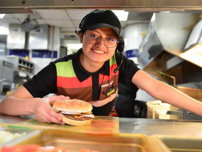 Alsea inicia 2026 con foco en liderazgo, prácticas profesionales y crecimiento interno