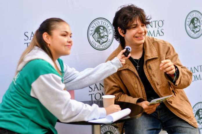 Alta convocatoria marcó la Feria Vocacional y de Postulación de Santo Tomás Iquique Alta convocatoria marcó la Feria Vocacional y de Postulación de Santo Tomás Iquique