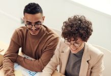 Ranking con las carreras mejor remuneradas en Chile en 2026 para profesionales bilingües 