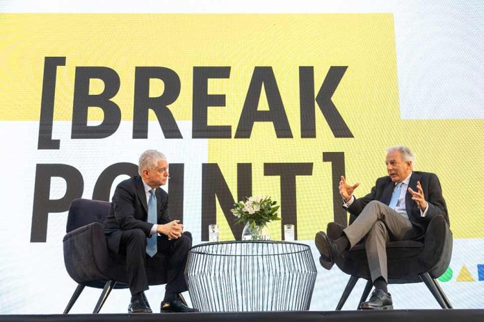 Álvaro Vargas Llosa: “no se va a mover una mosca en la estructura de poder de Caracas sin que Trump lo quiera en lo inmediato”. Conversatorio Break Point, organizado por Bci Wealth Management