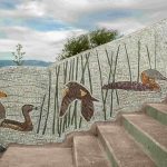 Cuando la pared se vuelve paisaje: inauguran mural en mosaico sobre la flora y fauna del Mallolafken en Villarrica