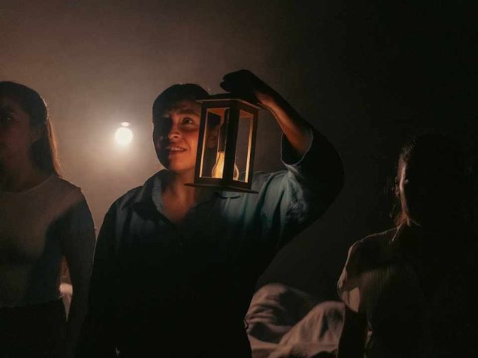 Escuela de Teatro de UNIACC conmemora sus 40 años de trayectoria con festival abierto a la comunidad Escuela de Teatro de UNIACC conmemora sus 40 años de trayectoria con festival abierto a la comunidad