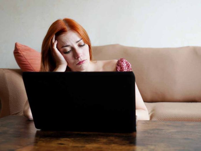 Experto advierte de nuevos riesgos psicosociales asociados al teletrabajo Experto advierte de nuevos riesgos psicosociales asociados al teletrabajo