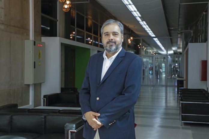 Gonzalo Escobar, Académico de la Facultad de Economía y Negocios de la Universidad Andrés Bello UNAB