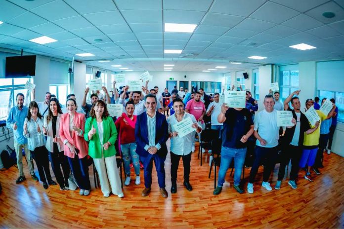 Programa Formador de Formadores de UDLA y Everton cierra su tercera edición con certificación de 51 técnicos de fútbol amateur Programa Formador de Formadores de UDLA y Everton cierra su tercera edición con certificación de 51 técnicos de fútbol amateur