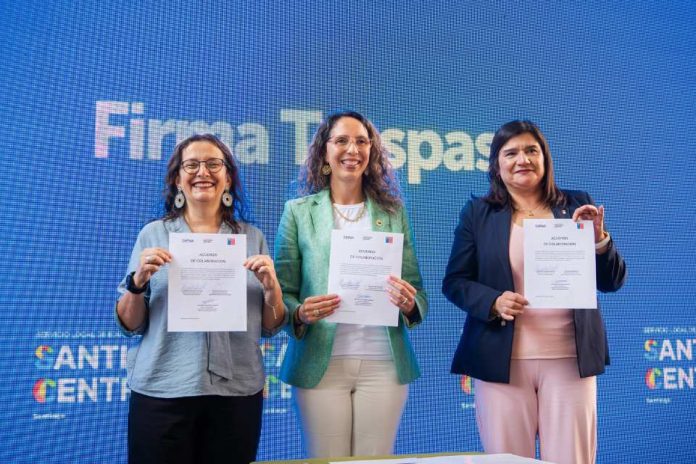 SLEP Santiago Centro concreta traspaso educativo y anuncia inversión de $2.800 millones en infraestructura