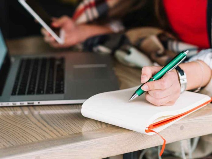 Sumar Saberes pone a disposición cursos gratuitos para mejorar la toma de decisiones en educación