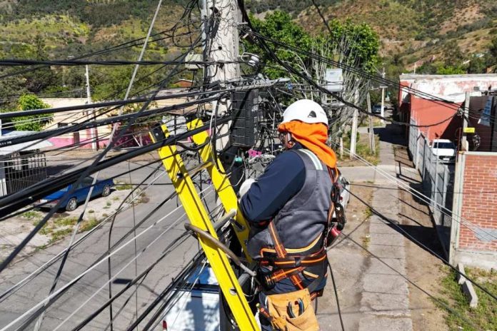 Técnico en telecomunicaciones: una carrera que conecta a Chile y ofrece alta empleabilidad