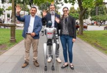 UCSC presenta en pleno centro de Concepción su primer robot humanoide programable