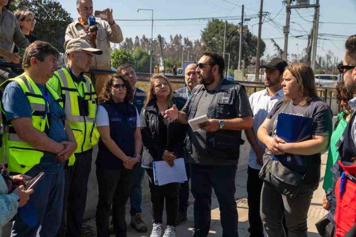 Ministro de Educación lideró coordinación para la reconstrucción de establecimientos destruidos por incendios forestales en la Región del Biobío
