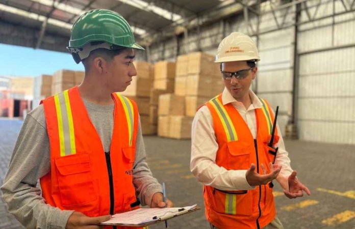 19 estudiantes realizan prácticas en empresas Comlog Talcahuano