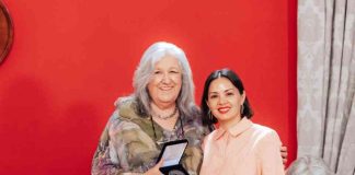 Anita Reeves recibe la Orden al Mérito Pablo Neruda por su aporte a las artes escénicas y la formación artística