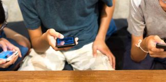 Celulares fuera del aula: recomendaciones para acompañar la nueva normativa