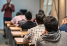 Cuáles son las tres carreras universitarias que no hay que estudiar según la inteligencia artificial Cuáles son las tres carreras universitarias que no hay que estudiar según la inteligencia artificial