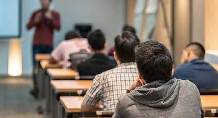 Cuáles son las tres carreras universitarias que no hay que estudiar según la inteligencia artificial Cuáles son las tres carreras universitarias que no hay que estudiar según la inteligencia artificial