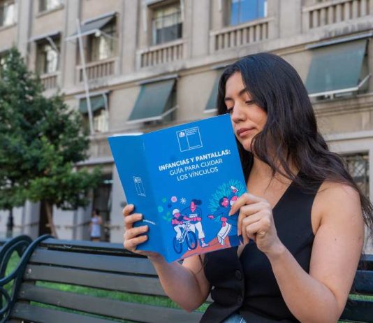 Cuidar los vínculos con niñas y niños: Educación Parvularia presenta Orientaciones sobre infancias y pantallas