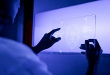 El trend de pedirle a la IA “hazme una caricatura con todo lo que sabes de mí” puede abrir la puerta a fraudes digitales