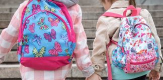 Inicio del año escolar: cómo prevenir lesiones y riesgos innecesarios en la elección de zapatos y mochilas