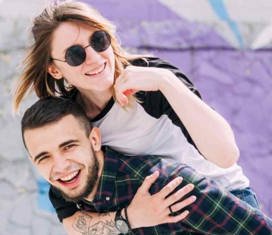 Love bombing, ghosting y crush: Las palabras en inglés que están redefiniendo el amor en Chile Love bombing, ghosting y crush: Las palabras en inglés que están redefiniendo el amor en Chile