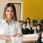 Programa de mentorías a profesores eleva en 35% el tiempo efectivo en tarea en el aula, según análisis