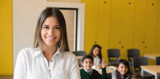 Programa de mentorías a profesores eleva en 35% el tiempo efectivo en tarea en el aula, según análisis