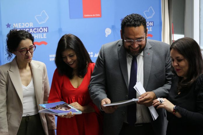 ¡Atención apoderados!: infórmate sobre la normativa respecto a útiles, textos y uniformes de cara al regreso a clases ¡Atención apoderados!: infórmate sobre la normativa respecto a útiles, textos y uniformes de cara al regreso a clases