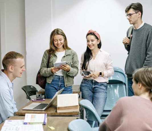 ¿Cómo aprovechar eventos sociales para crecer profesionalmente?