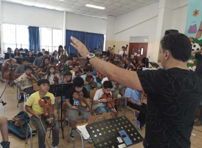 100 violinistas escolares protagonizarán concierto gratuito en Puente Alto “El resultado ha sido impactante”